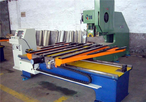 西安(an)數控送料機 西安數(shù)控送料機