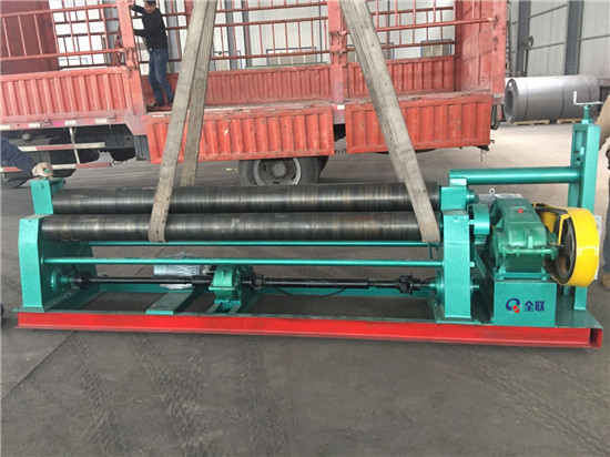 三(sān)輥卷闆機