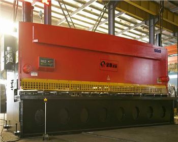 剪闆(pan)機已成(cheng)為各企(qǐ)事業單(dan)位使用(yòng)較為廣(guǎng)泛的剪(jian)切設備(bèi)